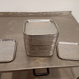 65 plats en inox (270 mm x 210 mm)